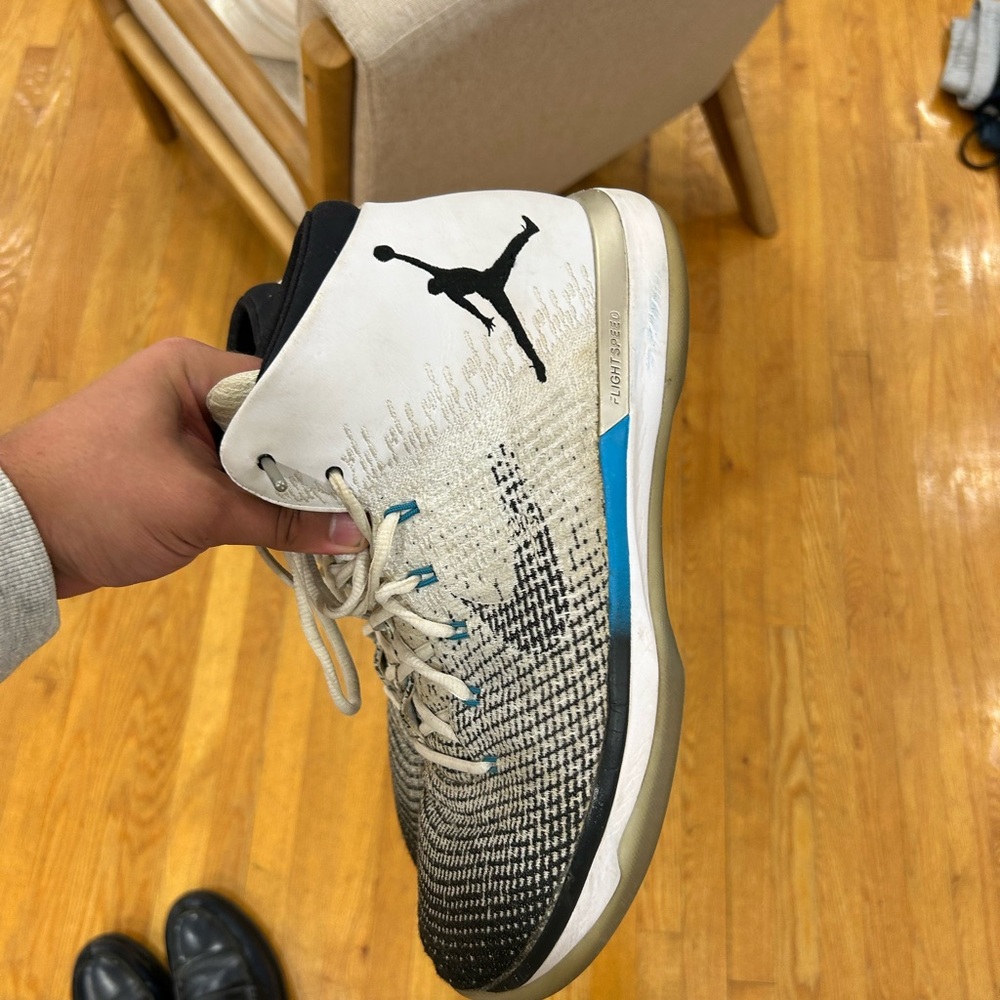Nike Men's White and Black Athletic Shoes